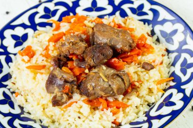 Havuç ve baharat ile kuzu pilav