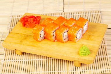 Peynir ve havyar ile lezzetli Tokyo rulo