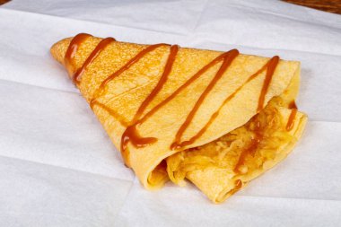 Karamel ve apple ile gözleme