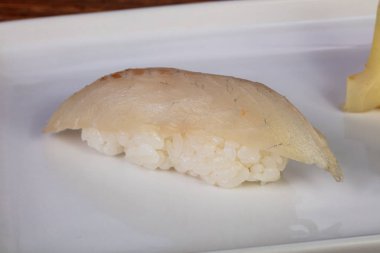 Ham dorada ile soğuk suşi