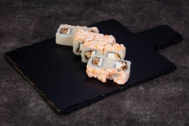 Japon geleneksel rulo somon ile