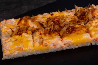 Japon traditonal pizza peyniri ile