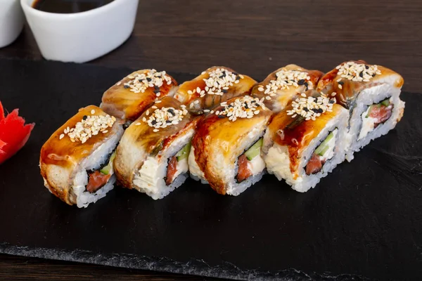 Leckeres Aal Sushi Mit Sesam Und Teriyaki — Stockfoto