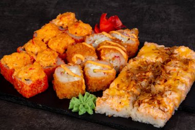 Japon Suşi ile çeşitli madde ayarla