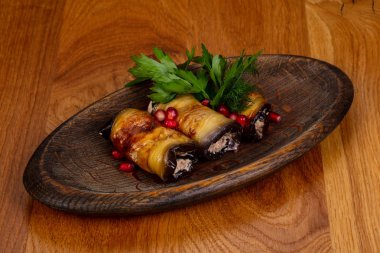 Patlıcan rulo tavuk ve peynir ile