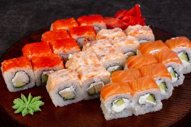 Japon Suşi ile çeşitli madde ayarla