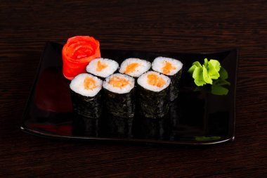 Japon geleneksel rulo somon ile