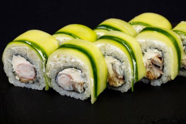 Karides ile Japon soğuk rulo