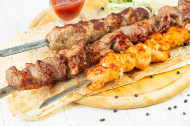 Izgara et kebabı mix tabak çeşitler
