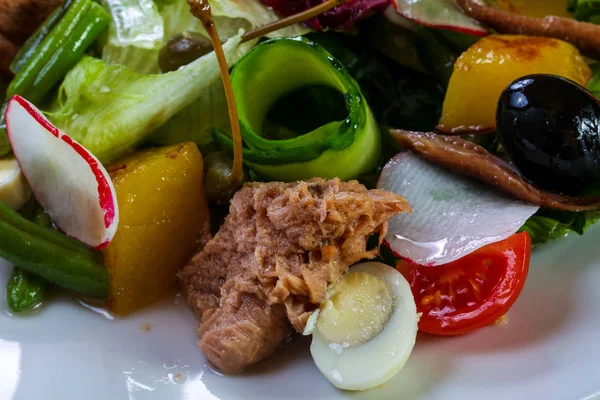 Salada Atum Com Legumes Azeitonas — Fotografia de Stock