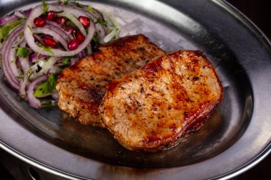 Soğan ve pomegranet tohumları ile Tavuk Barbekü