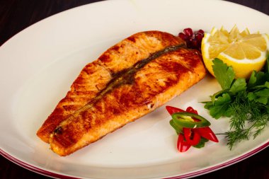 Limon ve biber ızgara somon