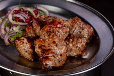 Izgara domuz Barbekü soğan ile