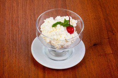 Lezzetli peynir kiraz ile