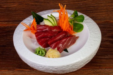 Japon soğuk suşi orkinos ile