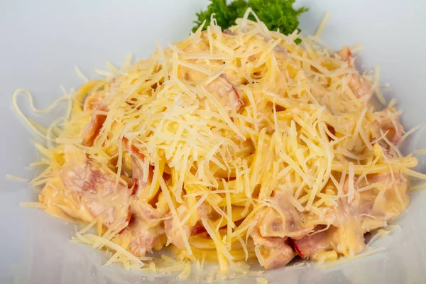 Sabrosa Pasta Carbonara Con Jamón Queso —  Fotos de Stock