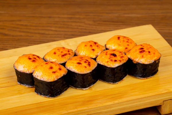 Deliciosos Rollos Sushi Queso Frito Con Salmón — Foto de Stock