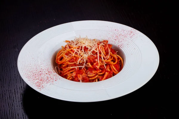 Köstliche Carbonara Mit Tomatensauce — Stockfoto