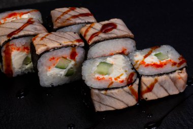 Japon geleneksel rulo somon ile