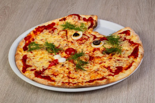 Kinderpizza Mit Käse Und Tomaten — Stockfoto