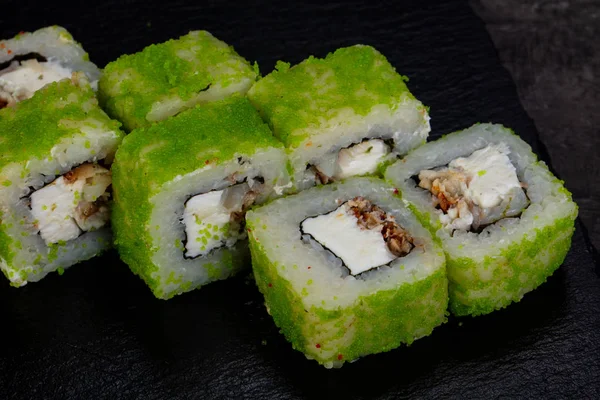 Yılan balığı ile Japon geleneksel rulo