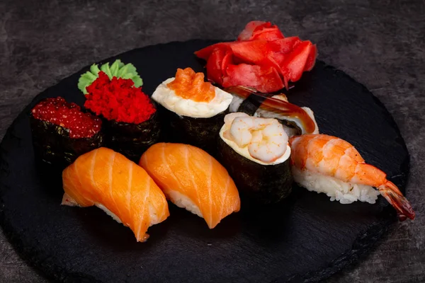 Japon Suşi ile çeşitli madde ayarla