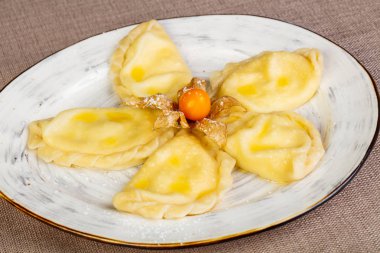 Ukraynalı vejetaryen dumpligs - haşlanmış Vareniki