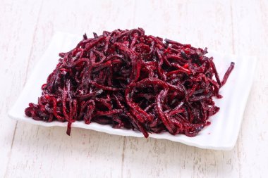 Turşusu pancar yığın kabın içinde