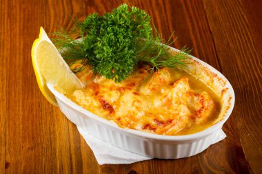 Karides ve peynir ile Cocotte