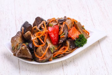 Kabın içinde turşu turşusu patlıcan