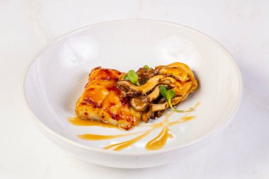 Pisi balığı mantar ve portakal soslu