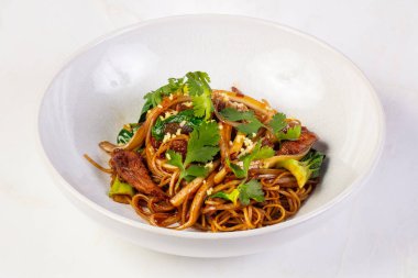 Yumurta noodle istiridye sosu ile