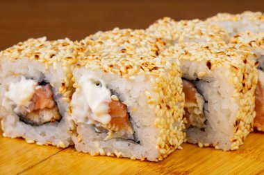 Lezzetli Alaska ile susam rulo