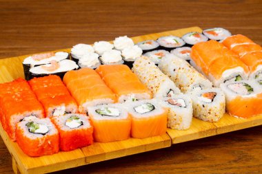 Lezzetli çeşitli Philadelphia sushi seti rulo