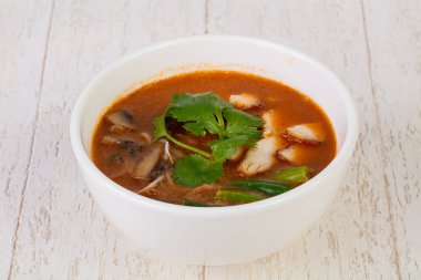 Tom yam tavuk çorbası