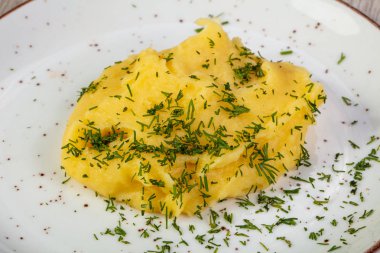 Plaka dereotu ile patates ezdim