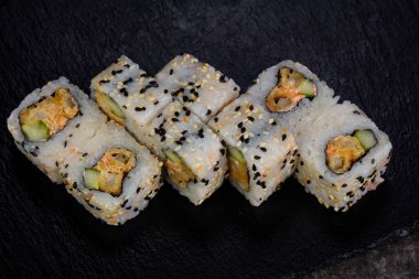 Yengeç eti ile Japon rulo