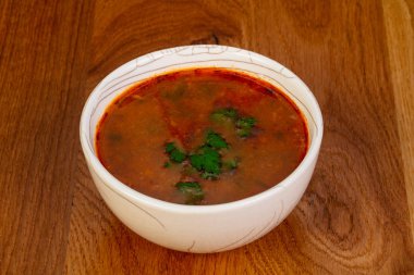 Otlar ile beyaz Kharcho çorbası