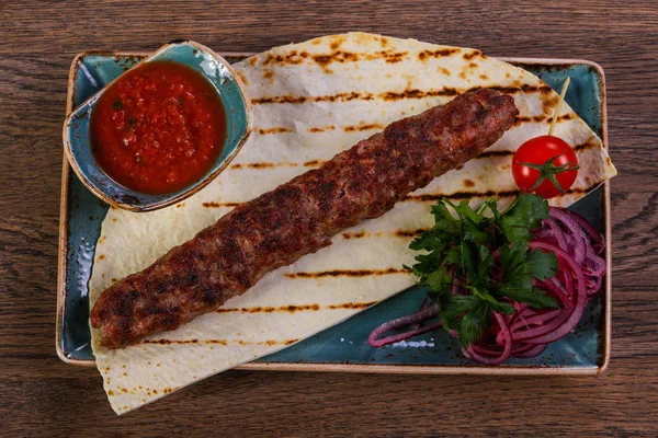 Domuz kebap et sosu ve ekmek ile