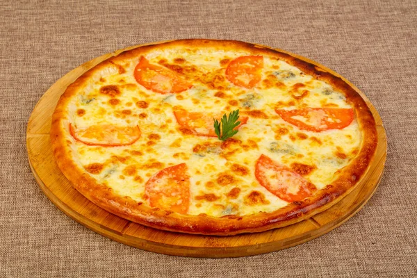 Pizza Margarita Serem Pomidorami — Zdjęcie stockowe