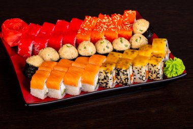 Japon geleneksel rulo ve suşi ayarla