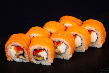 Japon soğuk rulo somon ile