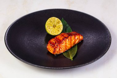 Limonlu ızgara somon fileto