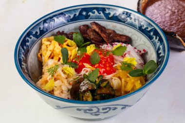 Sos ve otlar ile Yengeç poke