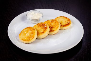 ekşi krema ile lezzetli cheesecakes