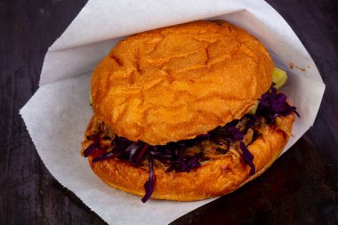 Burger çekti domuz eti ve lahana