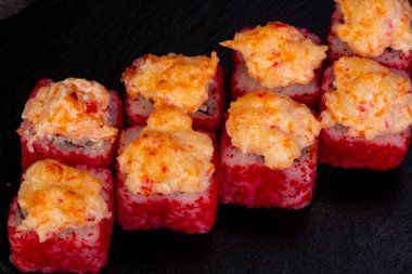 Japonca rulo ile pirinç pişmiş