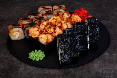 Japon Suşi ile çeşitli madde ayarla