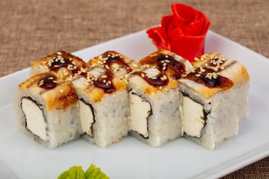 Japon geleneksel soğuk yılan balığı rulo