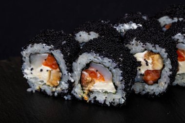 Japon soğuk rulo somon ile